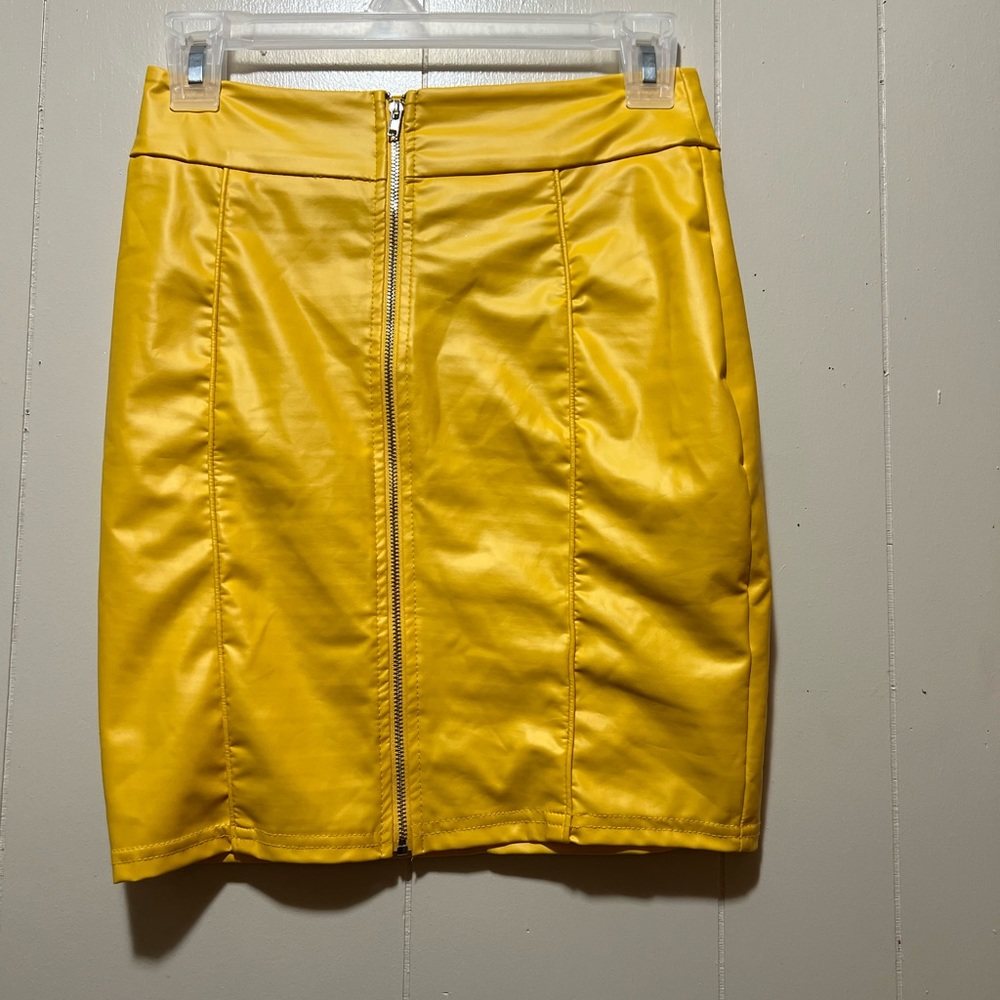 Aria Clothing women yellow mini skirt size S